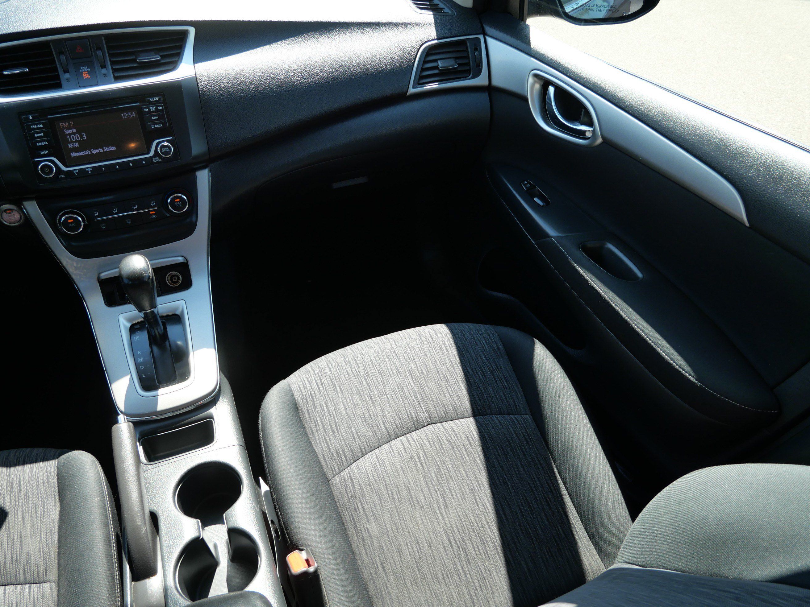Used 2015 Nissan Sentra SV FWD image 11