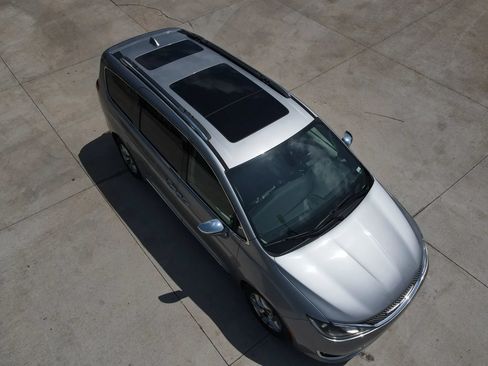 Used 2018 Chrysler Pacifica Limited FWD image 54