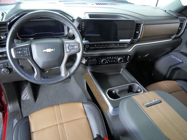 Used 2025 Chevrolet Silverado 3500 High Country w/ Technology Package AWD/4WD image 3
