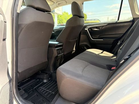 Used 2021 Toyota RAV4 XLE AWD/4WD image 14
