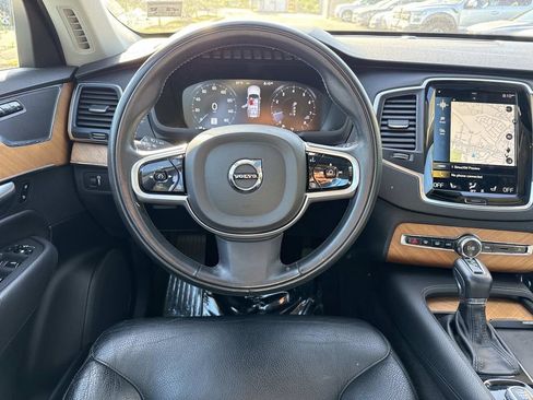 Used 2022 Volvo XC90 T6 Momentum w/ Climate Package AWD/4WD image 13