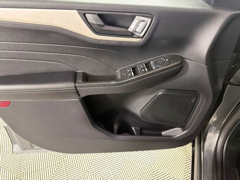 Used 2022 Ford Escape SE FWD image 11