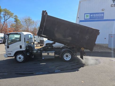 Used 2024 Isuzu NPR RWD image 17