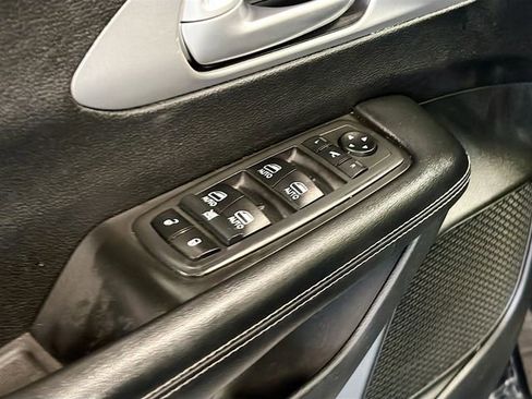 Used 2019 Chrysler Pacifica Limited w/ Advanced Safetytec Group image 17