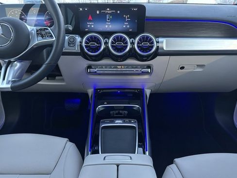 Used 2025 Mercedes-Benz GLB 250 4MATIC image 14