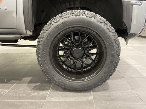 Used 2025 GMC Sierra 2500 AT4 w/ AT4 Premium Plus Package image 12