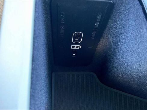 Used 2024 Volvo XC90 T8 Plus image 37