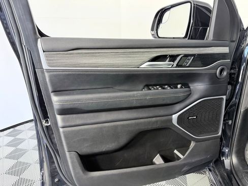 Used 2024 Jeep Wagoneer L Series II image 9