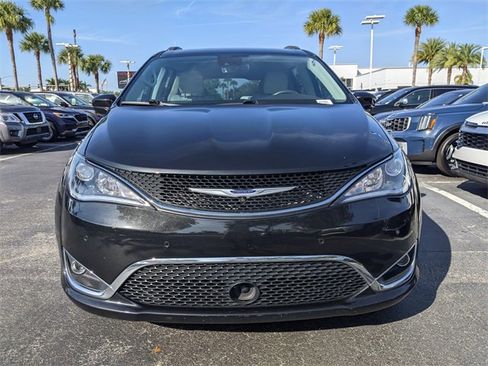 Used 2020 Chrysler Pacifica Touring-L Plus image 7
