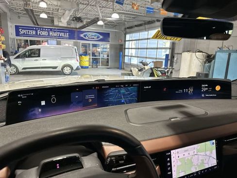 Used 2025 Lincoln Navigator L Reserve image 12