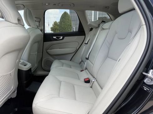 Certified 2023 Volvo XC60 T8 Ultimate w/ Climate Package image 15