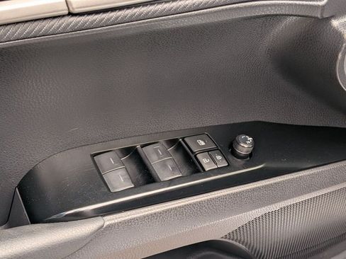 Used 2025 Toyota Camry SE FWD image 7