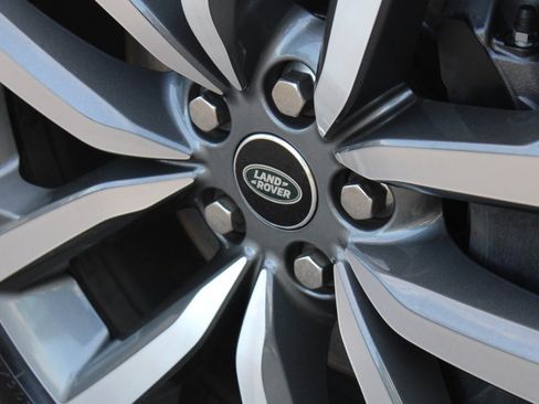 Certified 2025 Land Rover Discovery Dynamic SE image 12