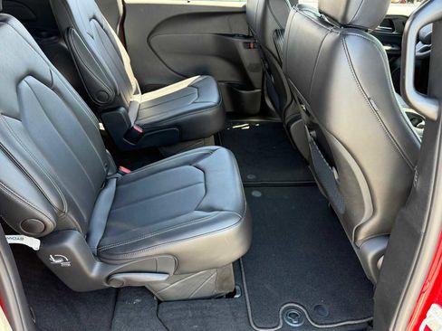 New 2026 Chrysler Pacifica Select FWD image 24