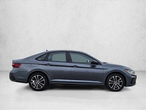 Used 2025 Volkswagen Jetta Sport FWD image 4