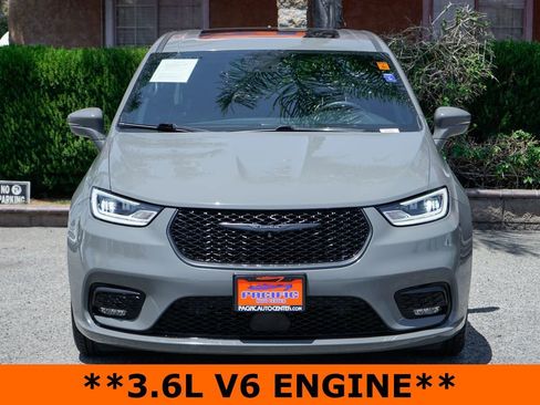 Used 2022 Chrysler Pacifica Limited w/ S Appearance Package FWD image 3