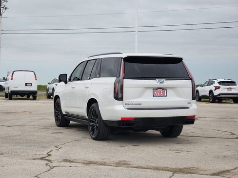 Used 2024 Cadillac Escalade Sport w/ LPO, ONYX Package AWD/4WD image 5