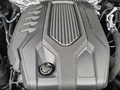 Certified 2025 Porsche Macan Turbo AWD/4WD image 25