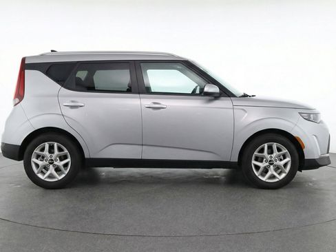 Used 2025 Kia Soul LX w/ LX Technology Package FWD image 11