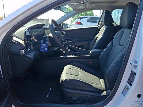 New 2026 Hyundai Elantra Limited FWD image 7