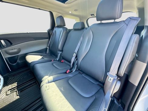 Certified 2025 Kia Carnival SX FWD image 28