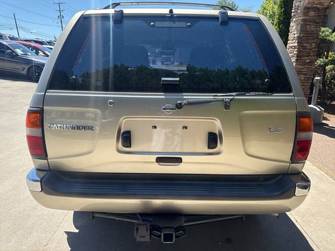 Used 1999 Nissan Pathfinder LE AWD/4WD image 5