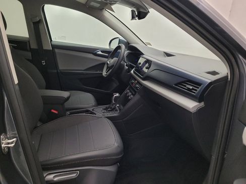 Used 2023 Volkswagen Taos SE w/ Panoramic Sunroof Package FWD image 21