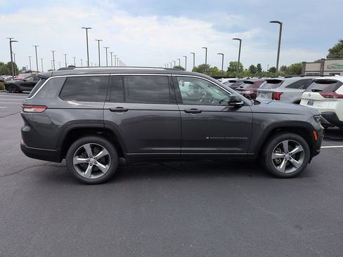 Used 2022 Jeep Grand Cherokee L Limited w/ Luxury Tech Group II AWD/4WD image 8