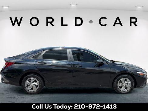 Used 2025 Hyundai Elantra SE FWD image 8