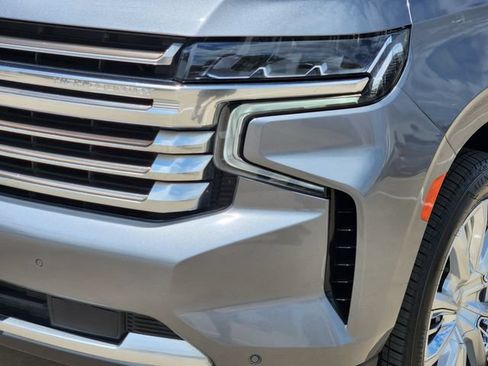 Used 2021 Chevrolet Tahoe High Country w/ Premium Package AWD/4WD image 17