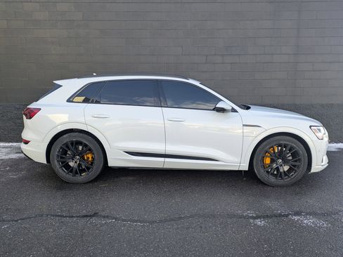 Certified 2023 Audi e-tron Premium Plus w/ Premium Plus Package image 5