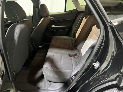 Used 2025 Chevrolet Trax LS w/ LS Convenience Package FWD image 16