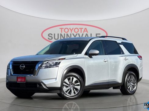 Used 2024 Nissan Pathfinder SV image 1