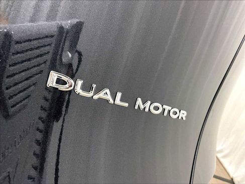 Used 2024 Tesla Model Y Long Range image 38