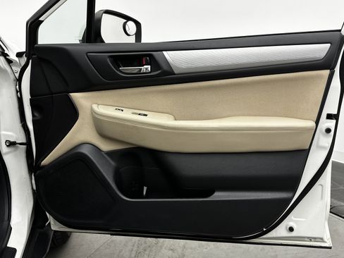 Used 2017 Subaru Outback 2.5i Premium image 32