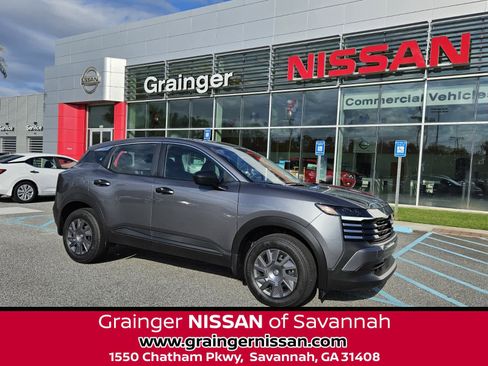 Used 2025 Nissan Kicks S image 1