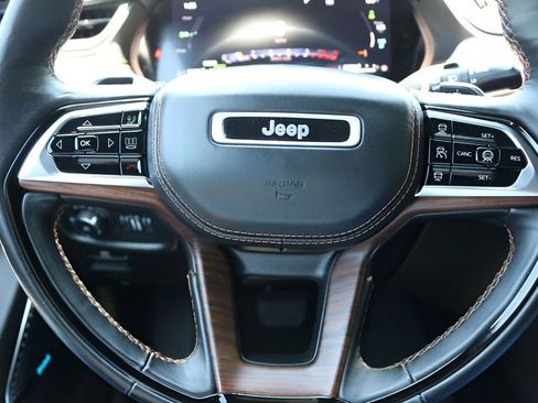 Used 2023 Jeep Grand Cherokee Summit w/ Luxury Tech Group V AWD/4WD image 24