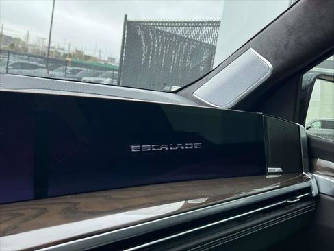 Used 2026 Cadillac Escalade ESV Platinum Sport w/ LPO, ONYX Package image 38