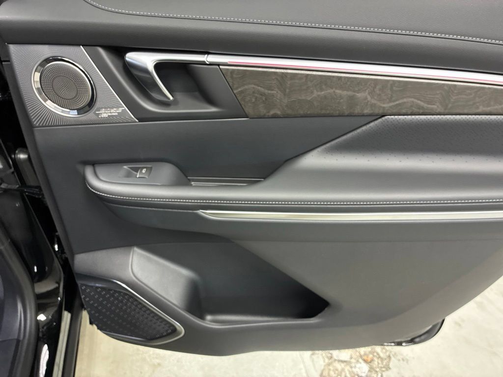 New 2027 Buick Enclave Avenir FWD image 14