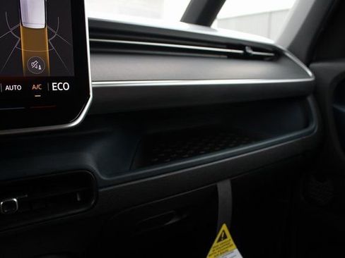 New 2025 Volkswagen ID. Buzz Pro S RWD image 11