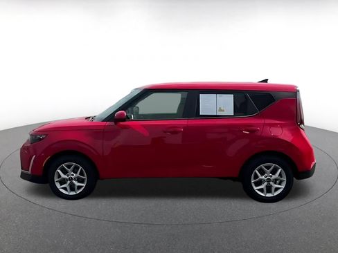 Used 2025 Kia Soul LX w/ LX Technology Package FWD image 8