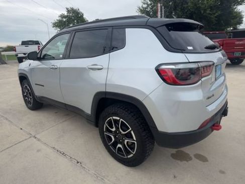 Used 2025 Jeep Compass Trailhawk w/ Trailer Tow Group AWD/4WD image 6