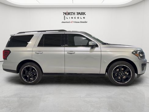 Used 2023 Ford Expedition Limited AWD/4WD image 6