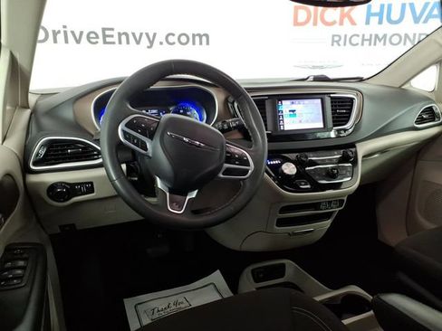 Used 2023 Chrysler Voyager LX FWD image 10