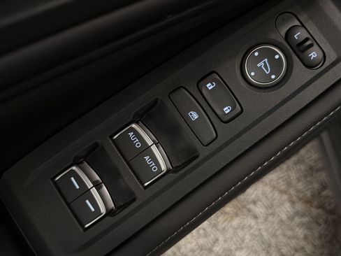 Used 2025 Honda Accord Sport image 24
