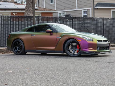 Used 2010 Nissan GT-R Premium image 11
