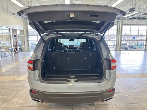 Used 2025 Honda Pilot Black Edition image 31