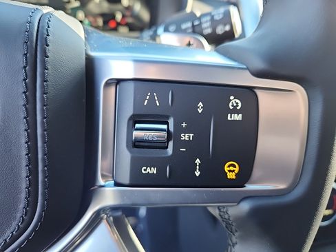 New 2024 Land Rover Discovery Dynamic SE image 20