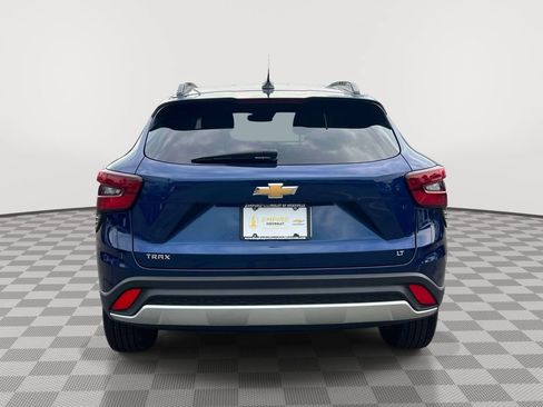 Used 2024 Chevrolet Trax LT w/ Driver Confidence Package FWD image 6