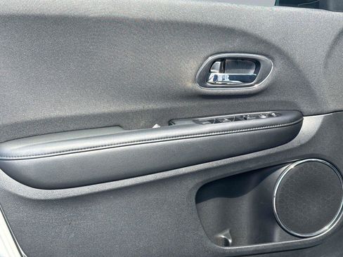 Used 2022 Honda HR-V EX image 17
